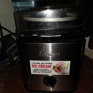 Cruisinart 2 Qt Ice Cream, Frozen Yogurt And Sorbet Maker